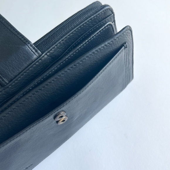 Fossil Black Genuine Leather Snap Closure Zip Around Wallet - Picture 14 of 15